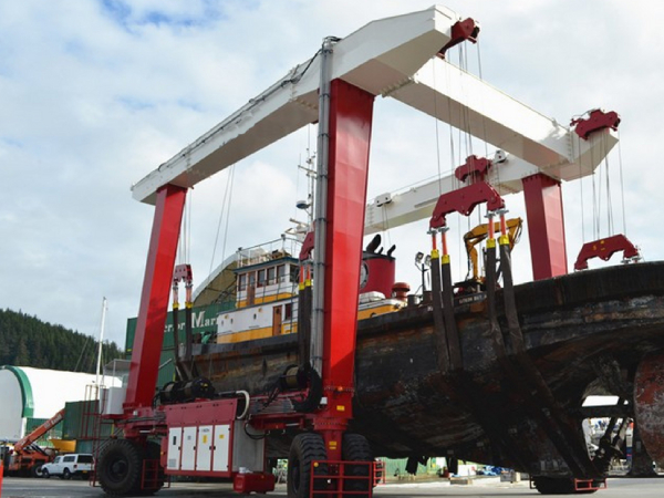 游艇吊的布置和排列方式對其性能有何影響？